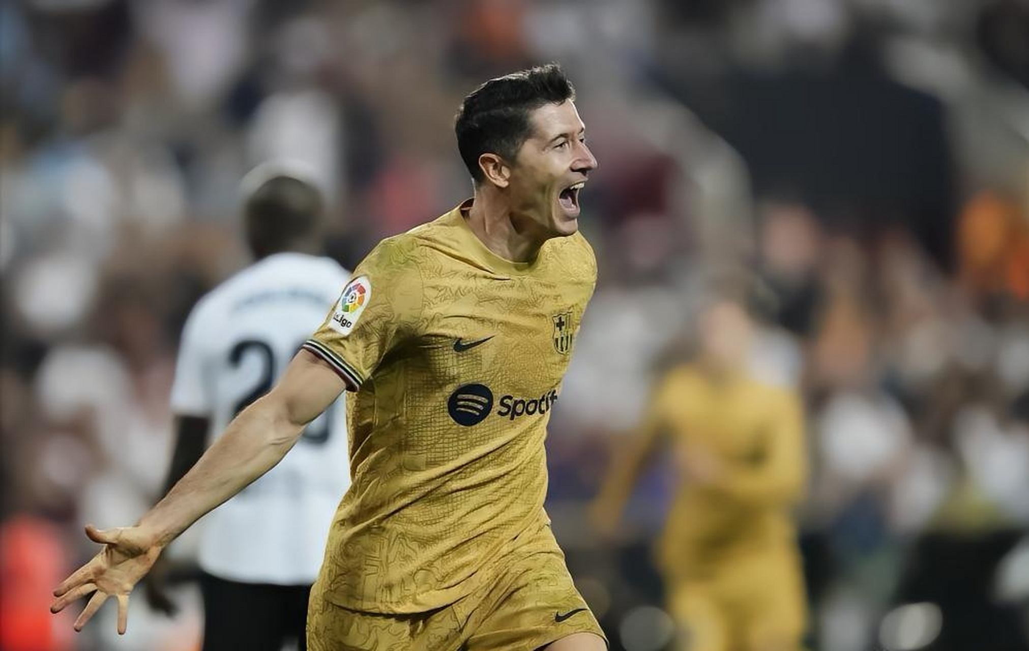 西班牙强势尤文，莱万高光表现