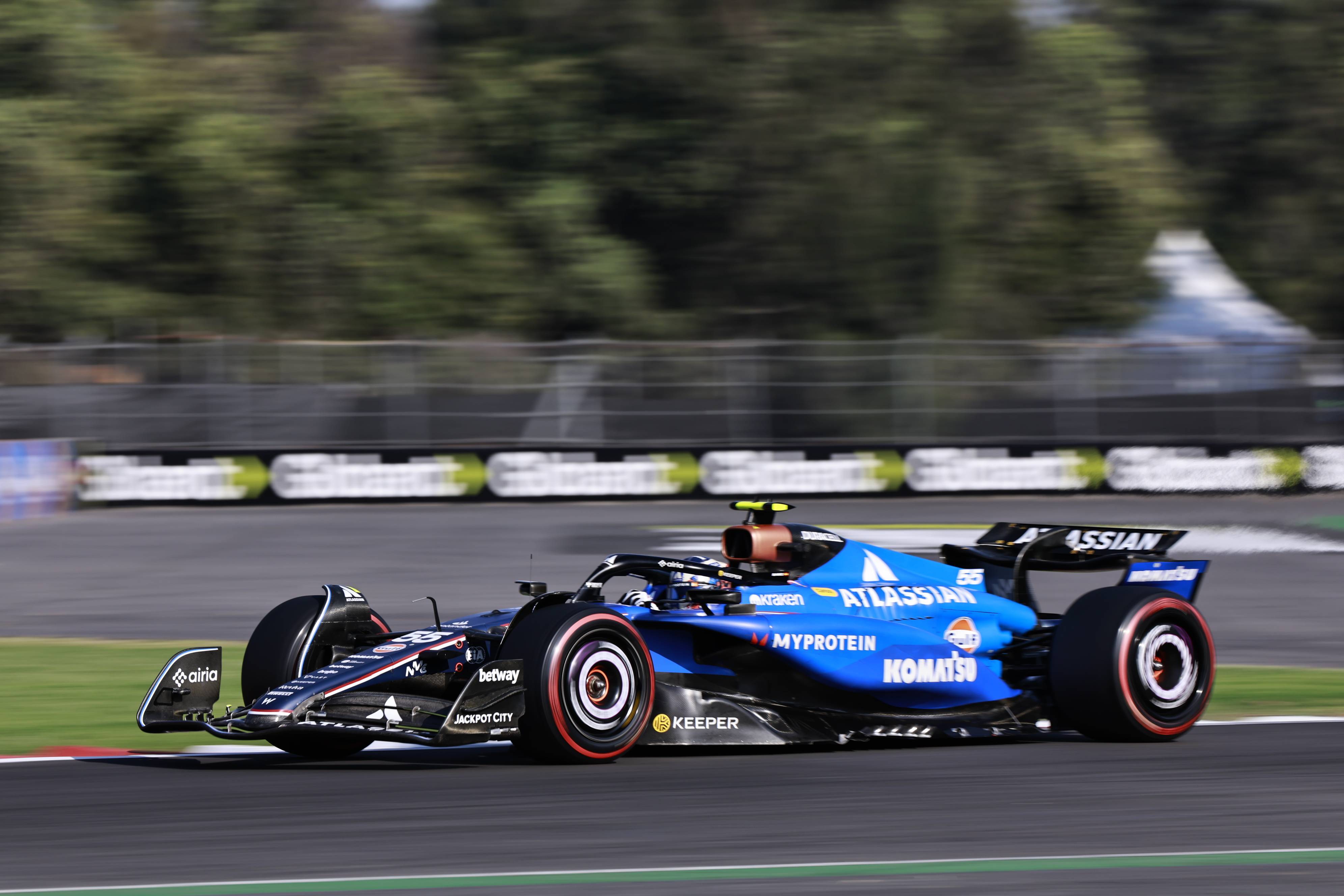 关于迈凯伦完胜阿斯顿马丁，塞恩斯关键制胜的信息